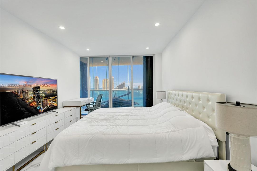 For Sale: $2,199,000 (3 beds, 4 baths, 2470 Square Feet)