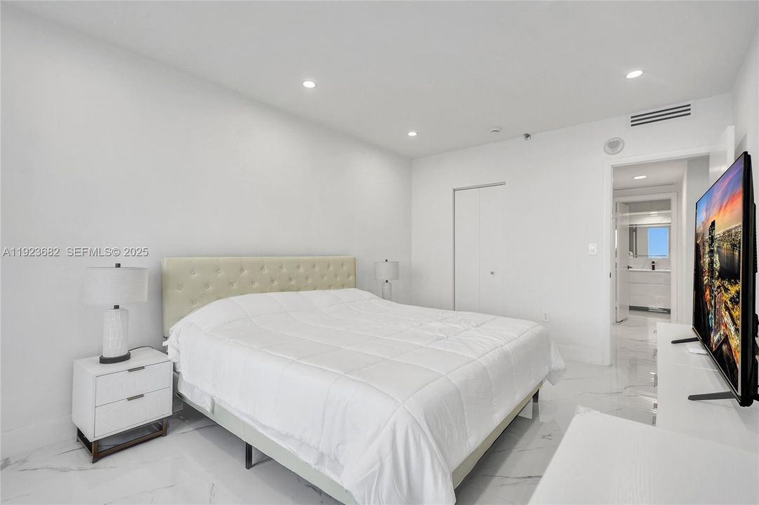 For Sale: $2,199,000 (3 beds, 4 baths, 2470 Square Feet)