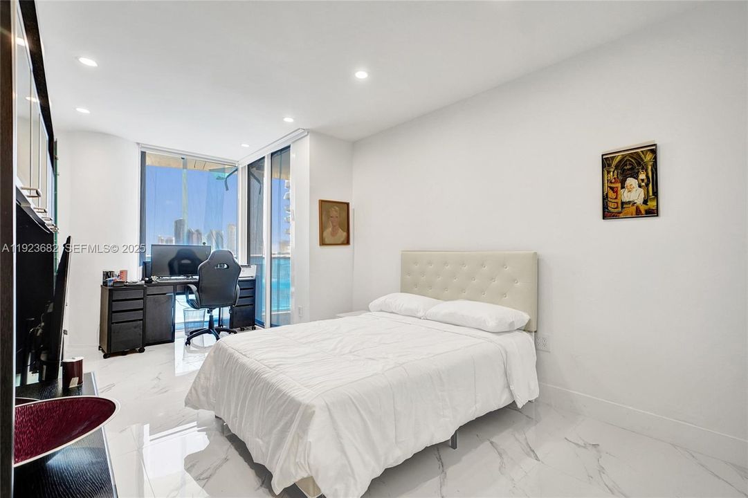 For Sale: $2,199,000 (3 beds, 4 baths, 2470 Square Feet)