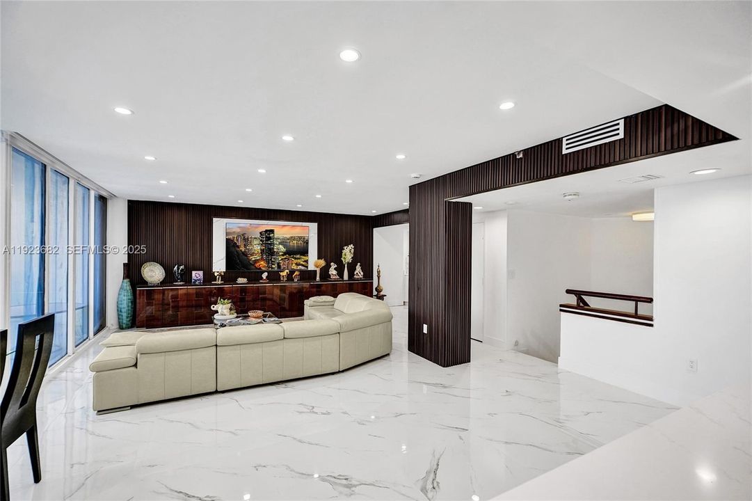 For Sale: $2,199,000 (3 beds, 4 baths, 2470 Square Feet)