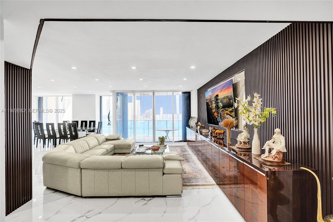 For Sale: $2,199,000 (3 beds, 4 baths, 2470 Square Feet)