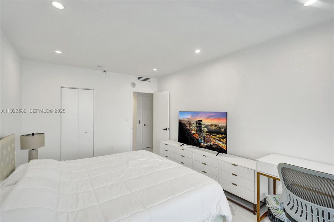 For Sale: $2,199,000 (3 beds, 4 baths, 2470 Square Feet)