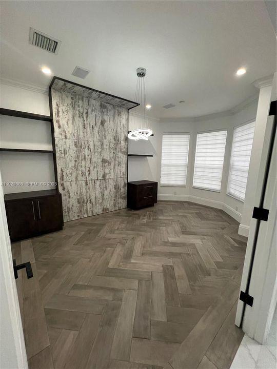 For Rent: $6,000 (4 beds, 3 baths, 2525 Square Feet)