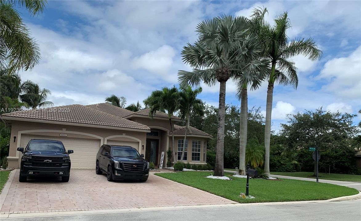 For Rent: $6,000 (4 beds, 3 baths, 2525 Square Feet)