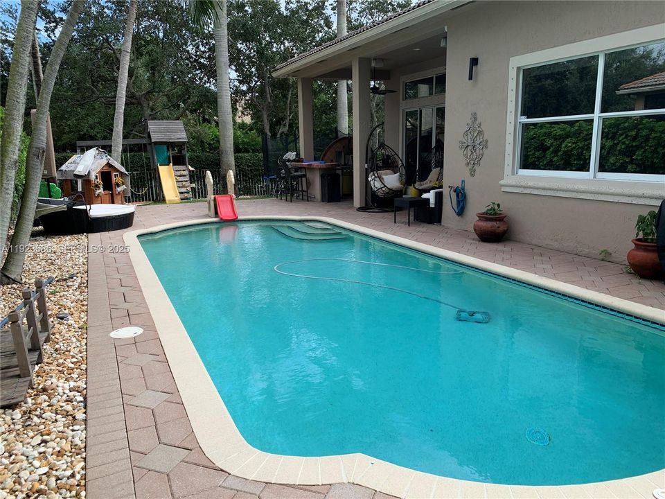 For Rent: $6,000 (4 beds, 3 baths, 2525 Square Feet)