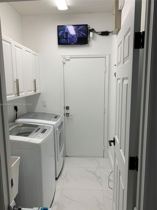 For Rent: $6,000 (4 beds, 3 baths, 2525 Square Feet)