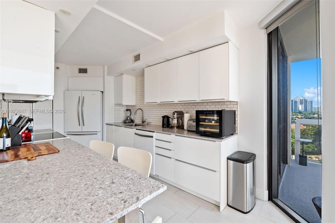 For Rent: $4,500 (2 beds, 2 baths, 1240 Square Feet)