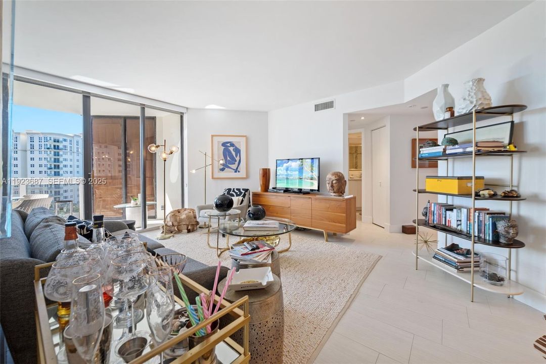 For Rent: $4,500 (2 beds, 2 baths, 1240 Square Feet)