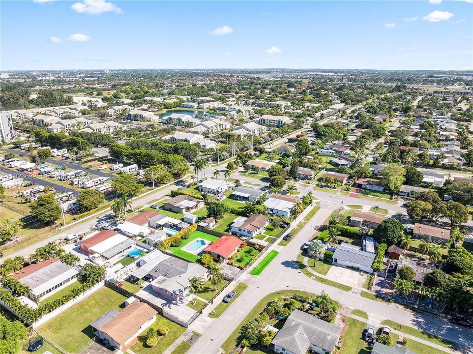 На продажу: $475,000 (3 спален, 1 ванн, 1000 Квадратных фут)