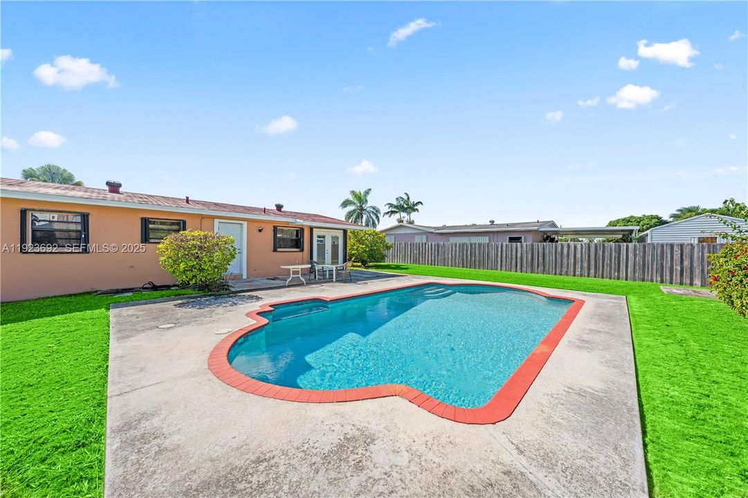 На продажу: $475,000 (3 спален, 1 ванн, 1000 Квадратных фут)