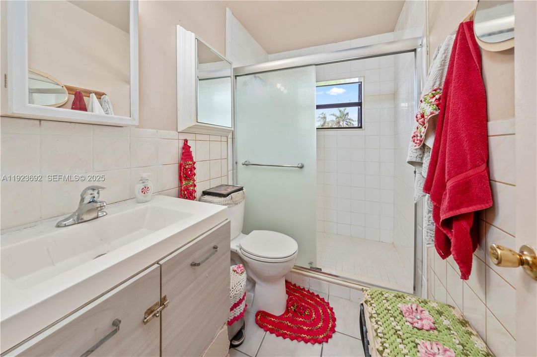 На продажу: $475,000 (3 спален, 1 ванн, 1000 Квадратных фут)