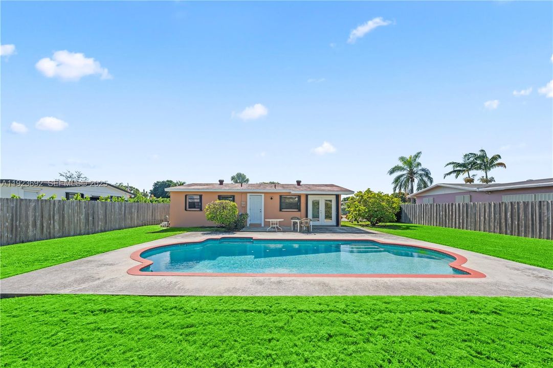 На продажу: $475,000 (3 спален, 1 ванн, 1000 Квадратных фут)