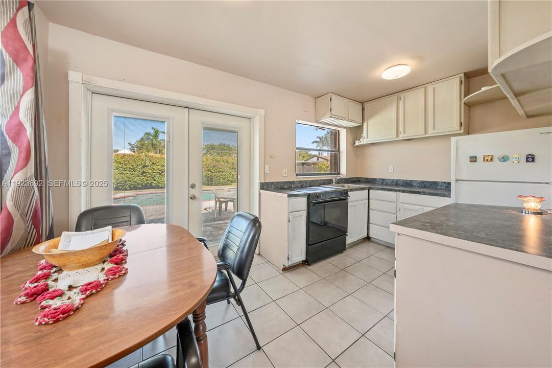 На продажу: $475,000 (3 спален, 1 ванн, 1000 Квадратных фут)