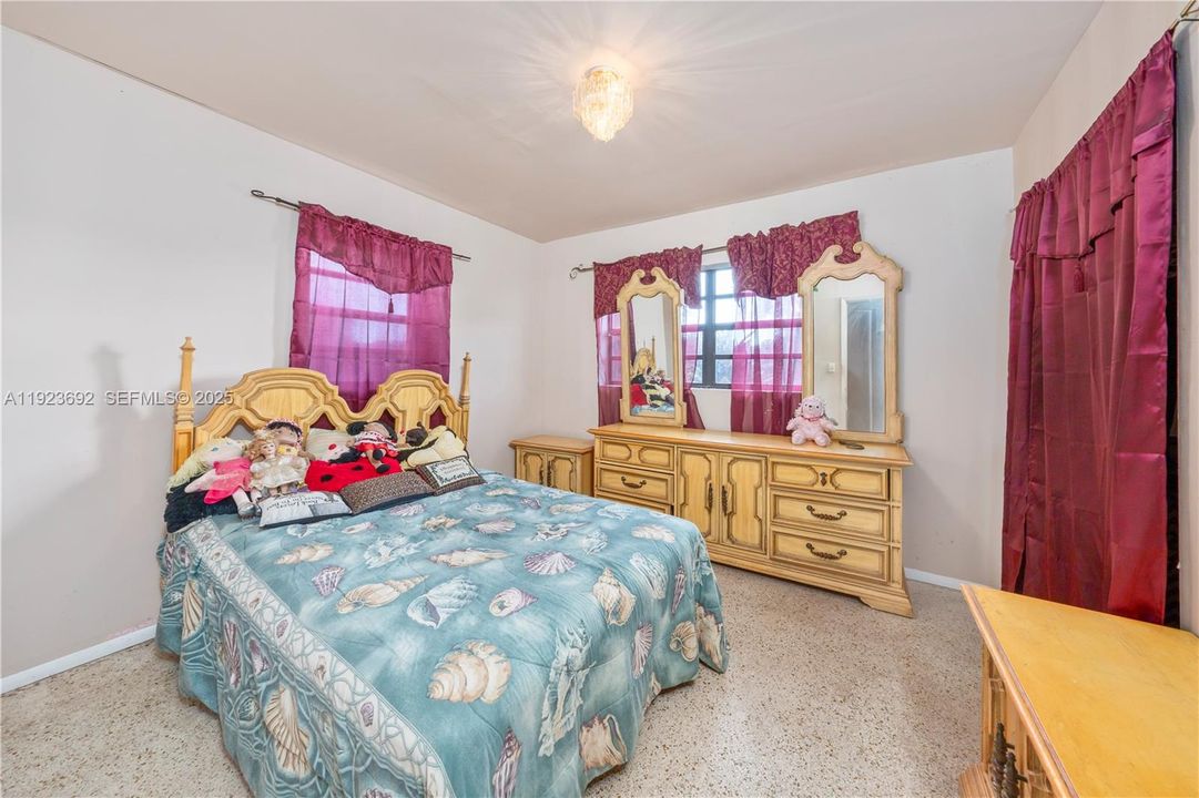 На продажу: $475,000 (3 спален, 1 ванн, 1000 Квадратных фут)