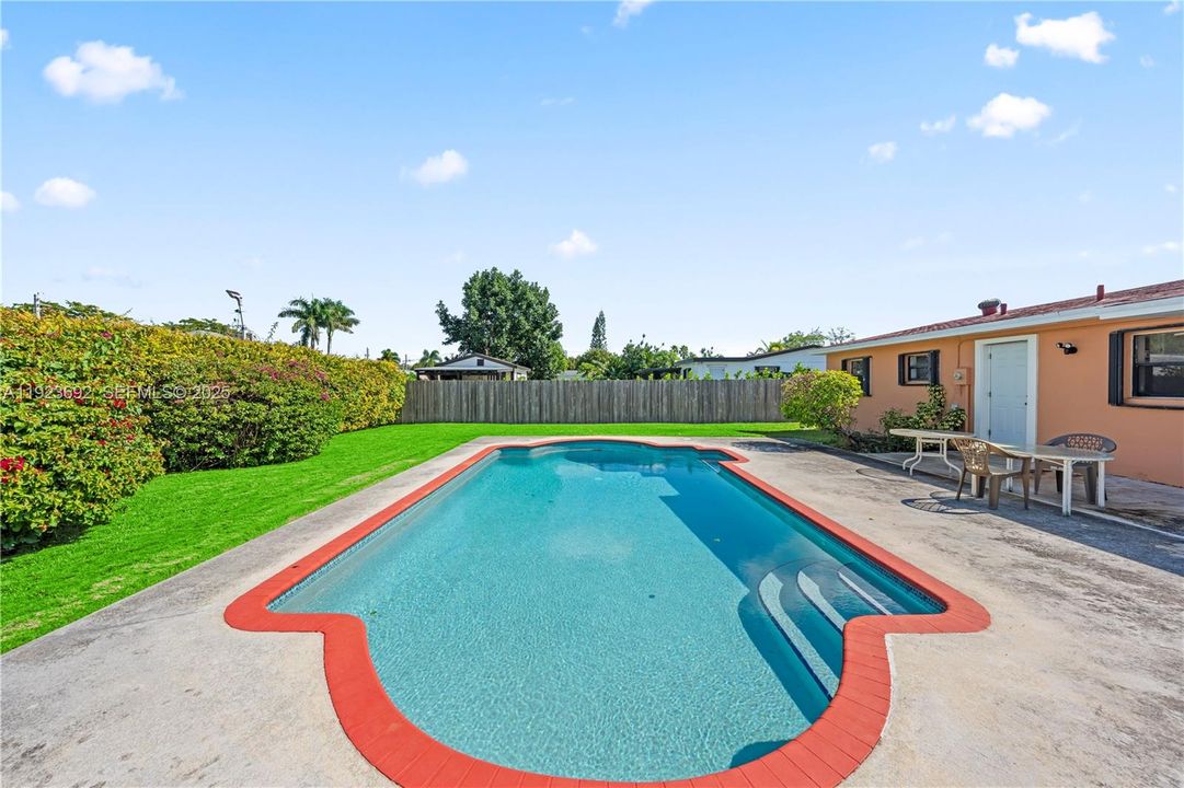 На продажу: $475,000 (3 спален, 1 ванн, 1000 Квадратных фут)