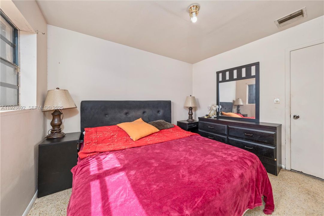 На продажу: $475,000 (3 спален, 1 ванн, 1000 Квадратных фут)