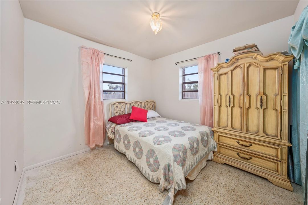 На продажу: $475,000 (3 спален, 1 ванн, 1000 Квадратных фут)