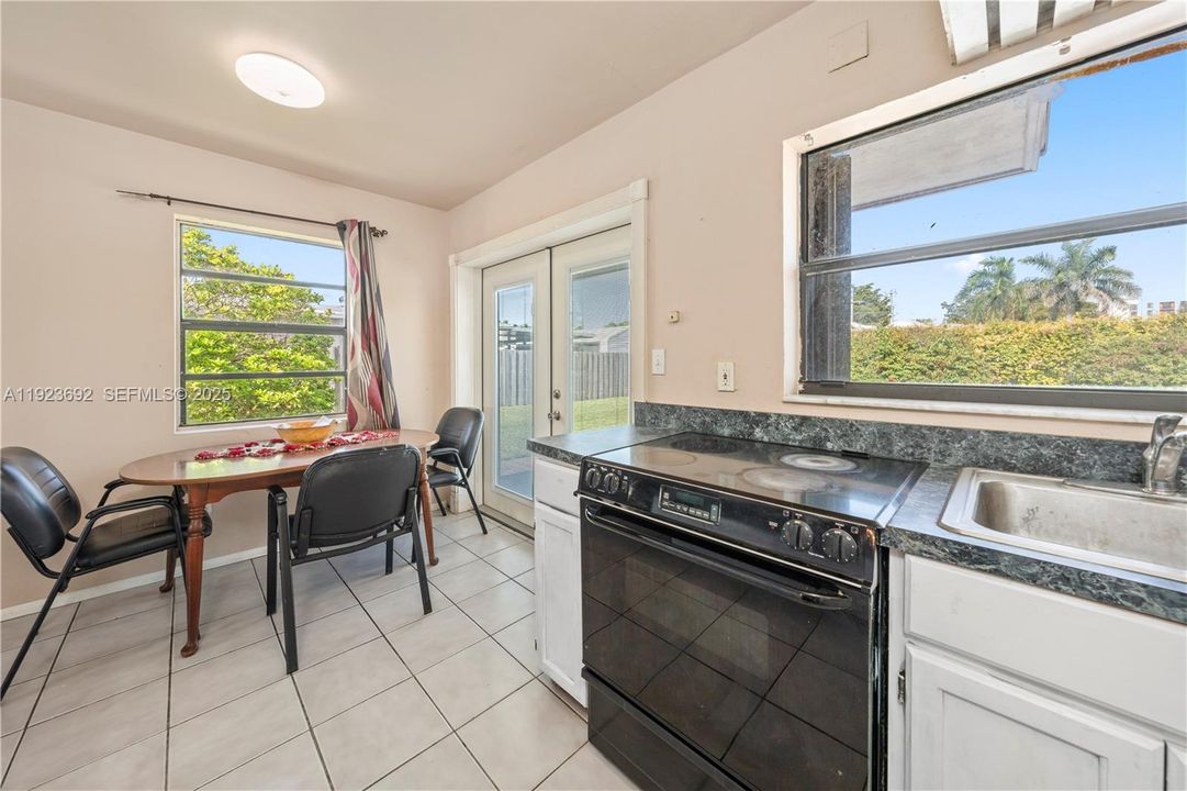 На продажу: $475,000 (3 спален, 1 ванн, 1000 Квадратных фут)