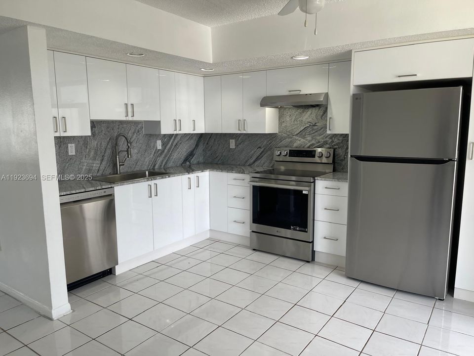 В аренду: $2,500 (3 спален, 2 ванн, 1040 Квадратных фут)