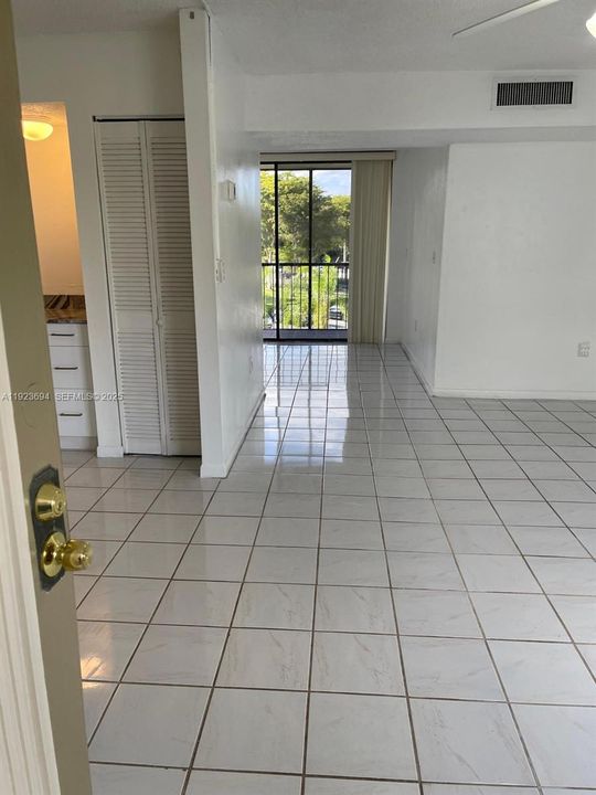 В аренду: $2,500 (3 спален, 2 ванн, 1040 Квадратных фут)