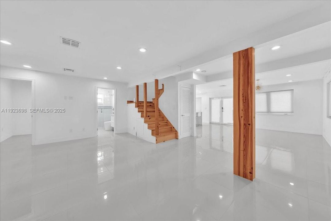 For Rent: $6,480 (4 beds, 3 baths, 2100 Square Feet)