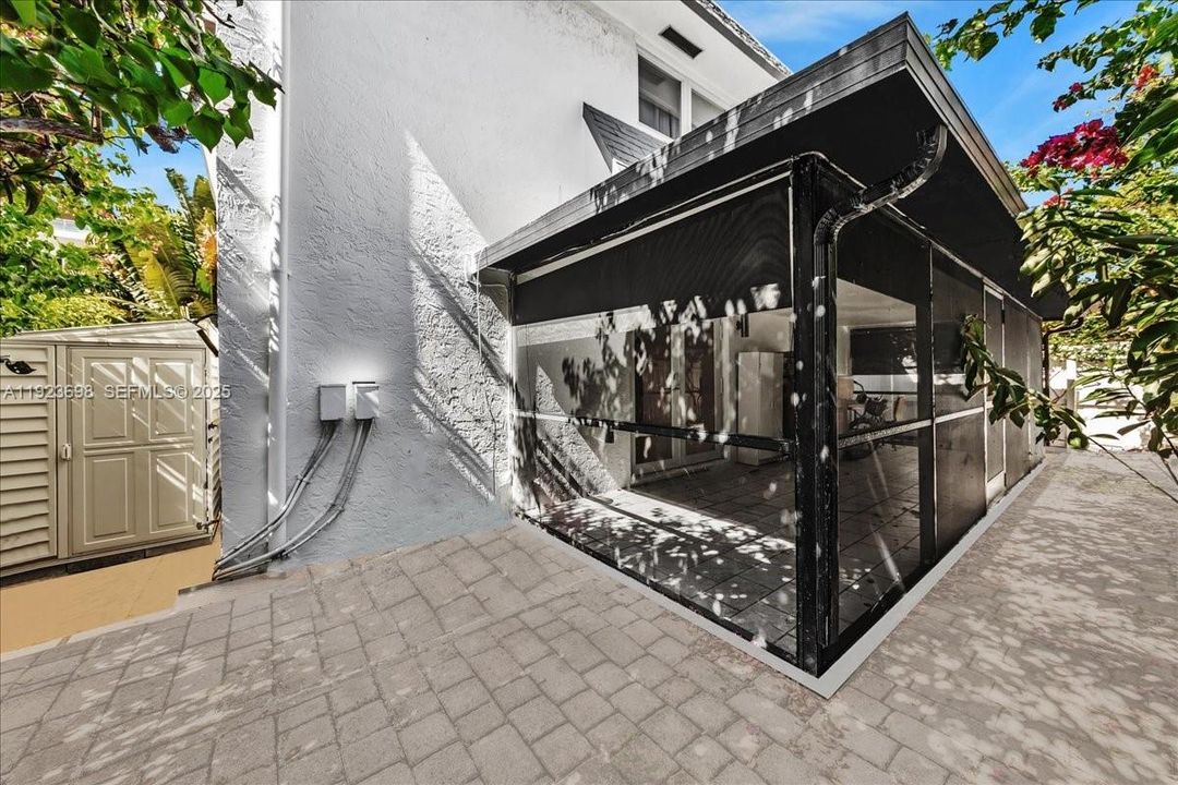 For Rent: $6,480 (4 beds, 3 baths, 2100 Square Feet)