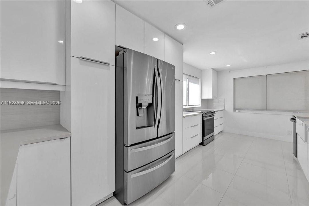 For Rent: $6,480 (4 beds, 3 baths, 2100 Square Feet)