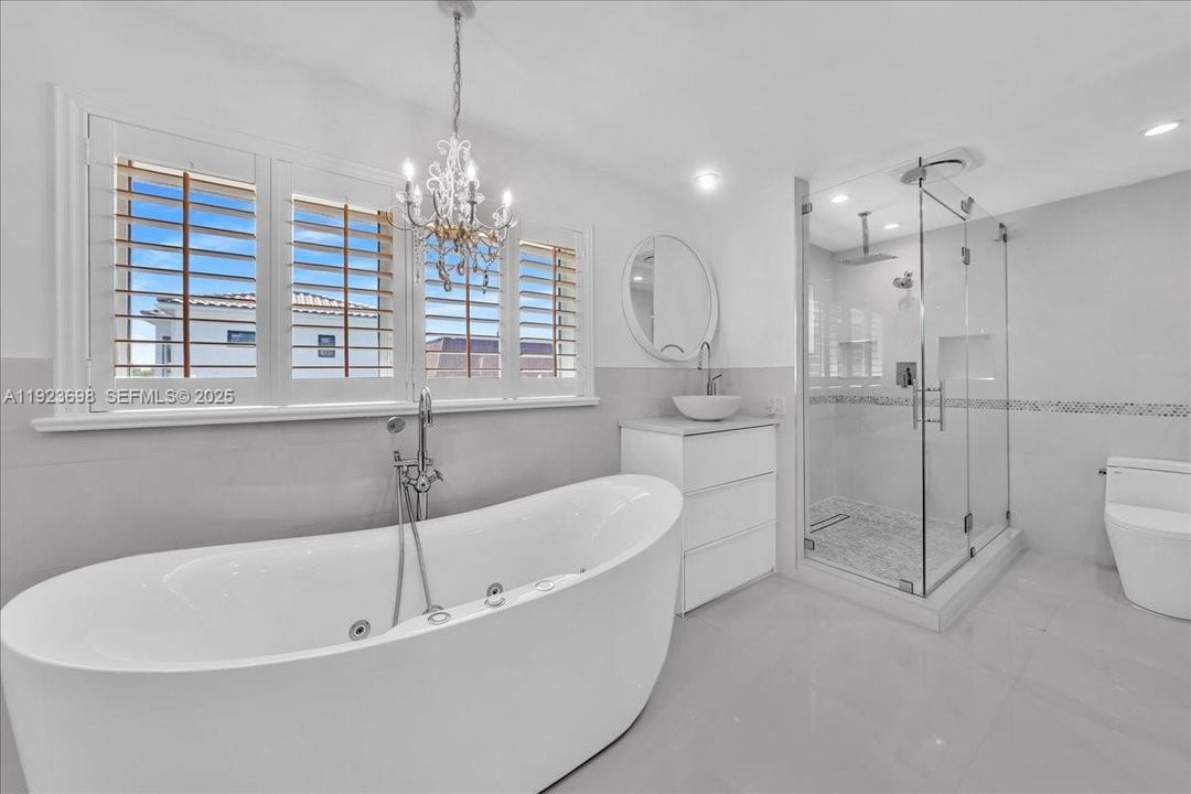 For Rent: $6,480 (4 beds, 3 baths, 2100 Square Feet)