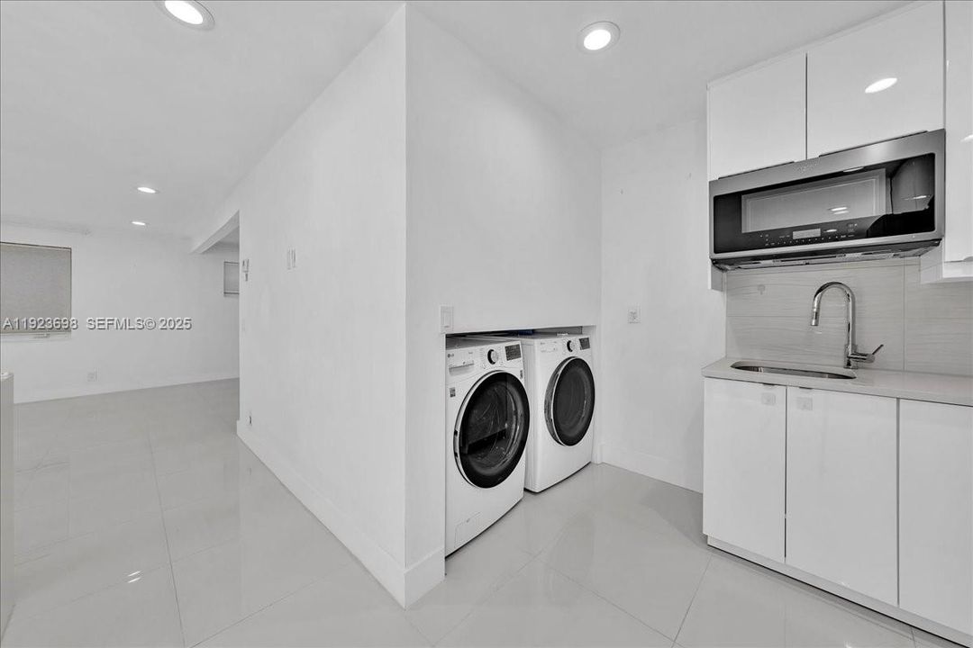 For Rent: $6,480 (4 beds, 3 baths, 2100 Square Feet)