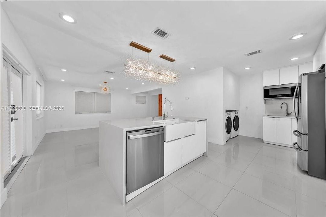 For Rent: $6,480 (4 beds, 3 baths, 2100 Square Feet)