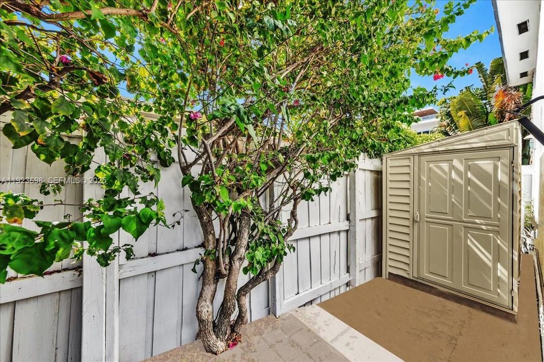 For Rent: $6,480 (4 beds, 3 baths, 2100 Square Feet)