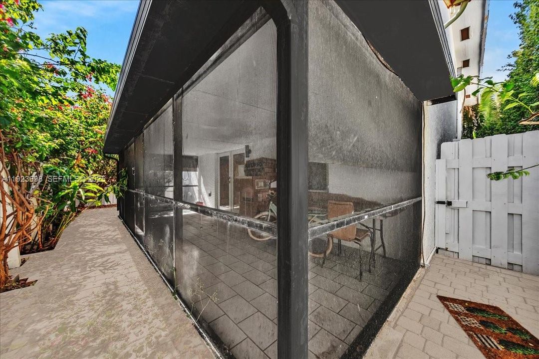 For Rent: $6,480 (4 beds, 3 baths, 2100 Square Feet)