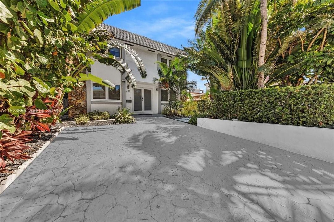 For Rent: $6,480 (4 beds, 3 baths, 2100 Square Feet)