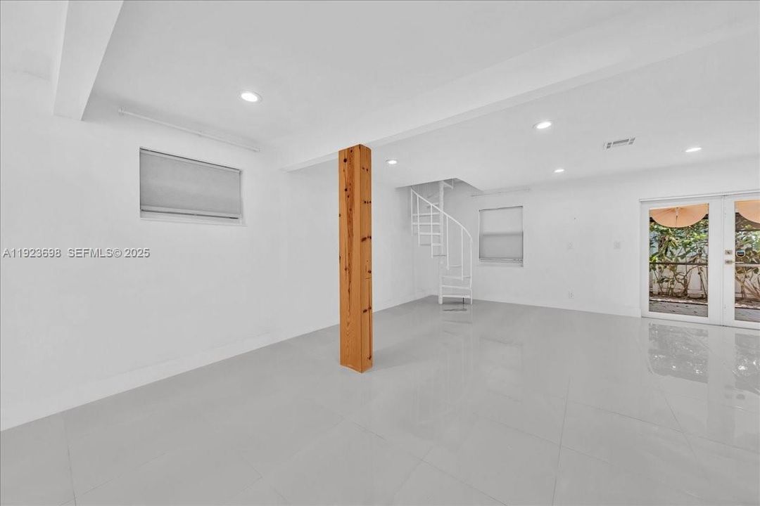 For Rent: $6,480 (4 beds, 3 baths, 2100 Square Feet)