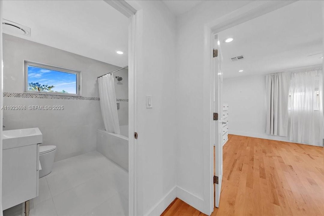 For Rent: $6,480 (4 beds, 3 baths, 2100 Square Feet)