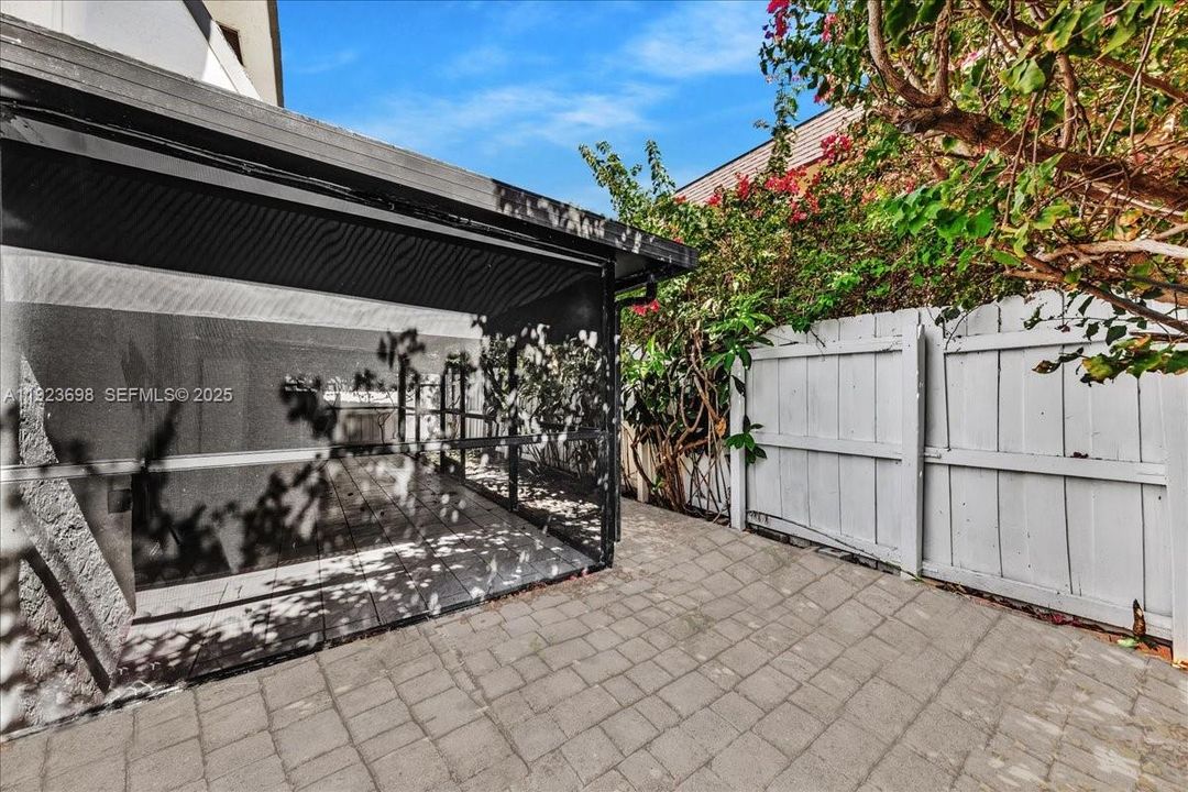 For Rent: $6,480 (4 beds, 3 baths, 2100 Square Feet)