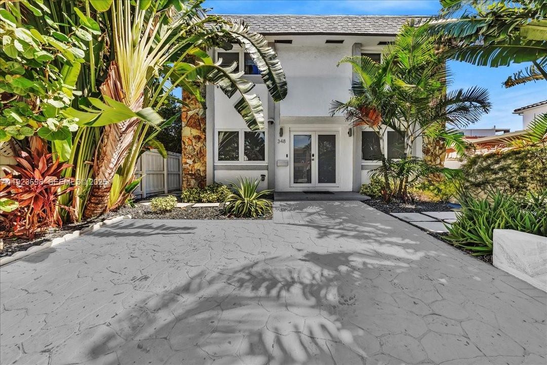 For Rent: $6,480 (4 beds, 3 baths, 2100 Square Feet)