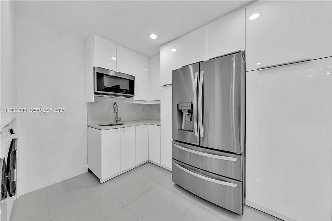 For Rent: $6,480 (4 beds, 3 baths, 2100 Square Feet)