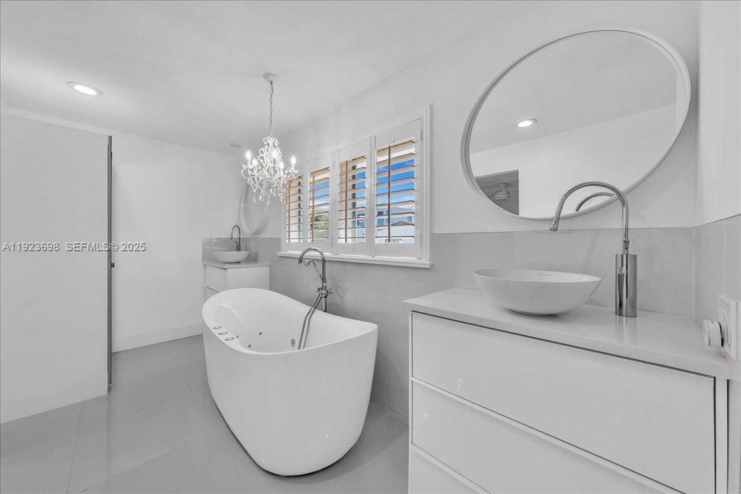 For Rent: $6,480 (4 beds, 3 baths, 2100 Square Feet)