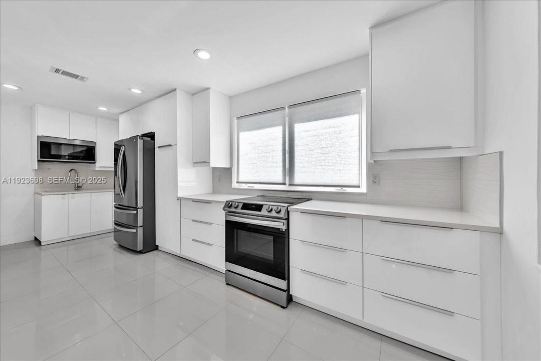 For Rent: $6,480 (4 beds, 3 baths, 2100 Square Feet)