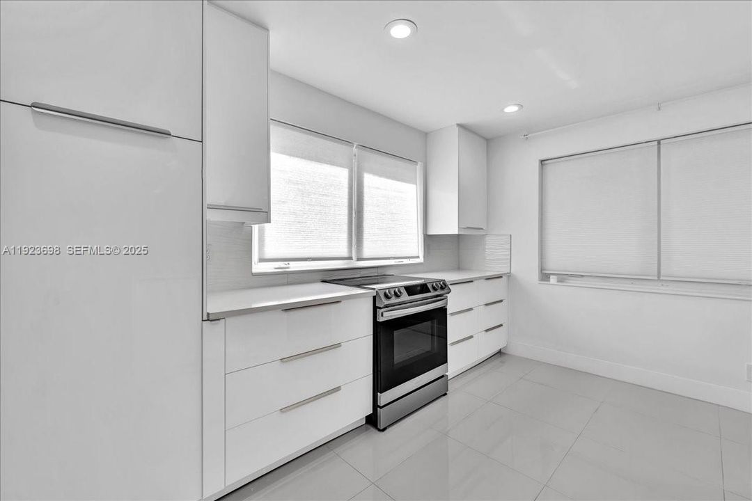 For Rent: $6,480 (4 beds, 3 baths, 2100 Square Feet)