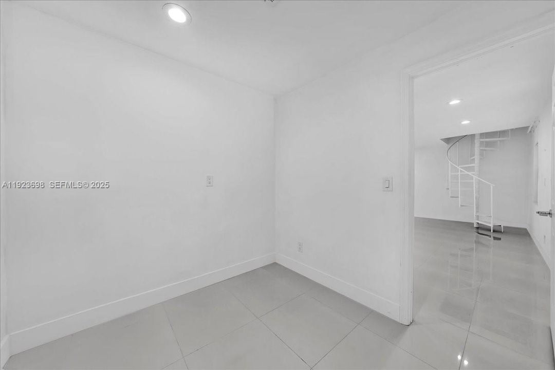 For Rent: $6,480 (4 beds, 3 baths, 2100 Square Feet)