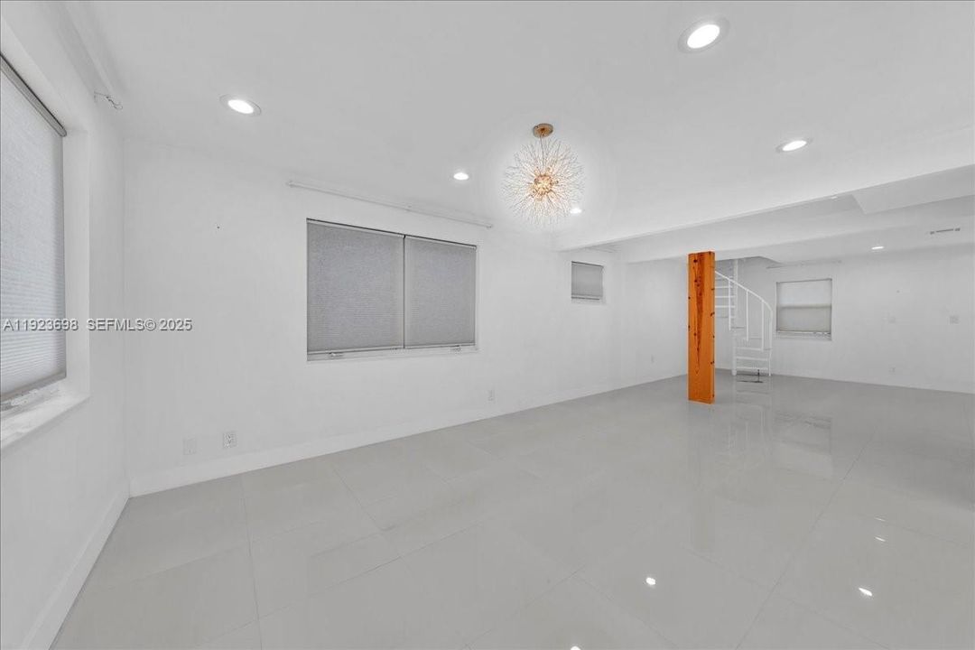 For Rent: $6,480 (4 beds, 3 baths, 2100 Square Feet)