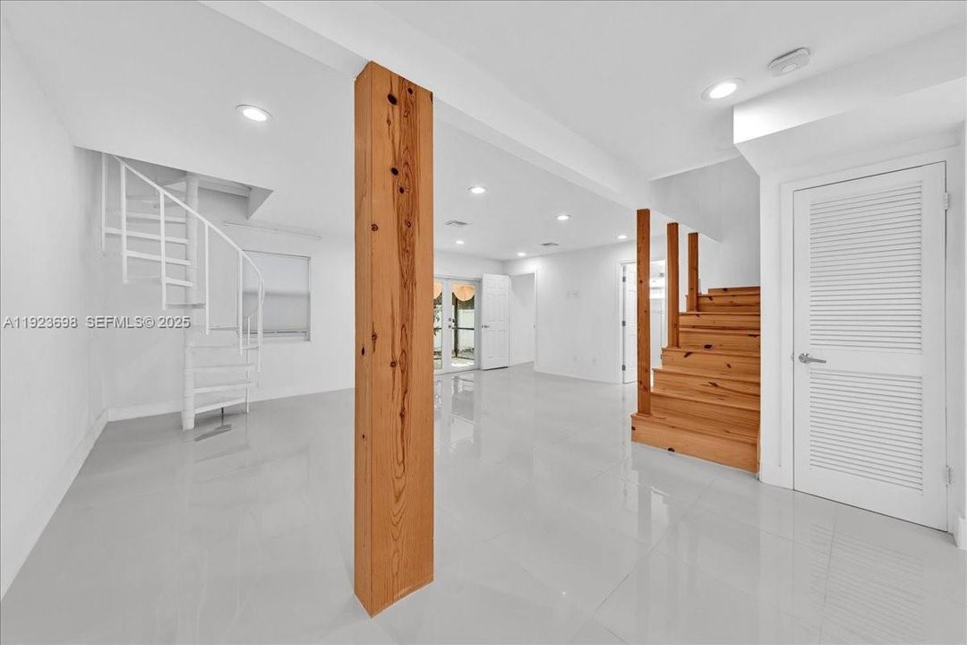 For Rent: $6,480 (4 beds, 3 baths, 2100 Square Feet)