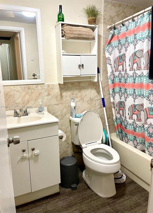 For Rent: $2,200 (3 beds, 2 baths, 1202 Square Feet)