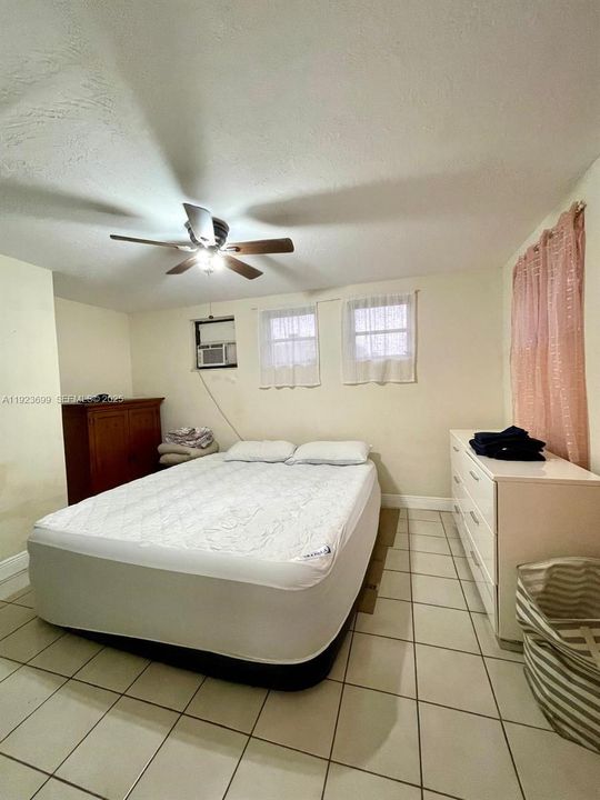 For Rent: $2,200 (3 beds, 2 baths, 1202 Square Feet)