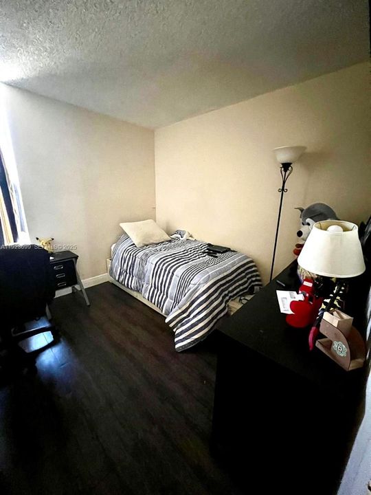 For Rent: $2,200 (3 beds, 2 baths, 1202 Square Feet)