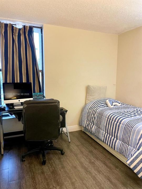 For Rent: $2,200 (3 beds, 2 baths, 1202 Square Feet)