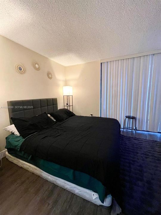 For Rent: $2,200 (3 beds, 2 baths, 1202 Square Feet)