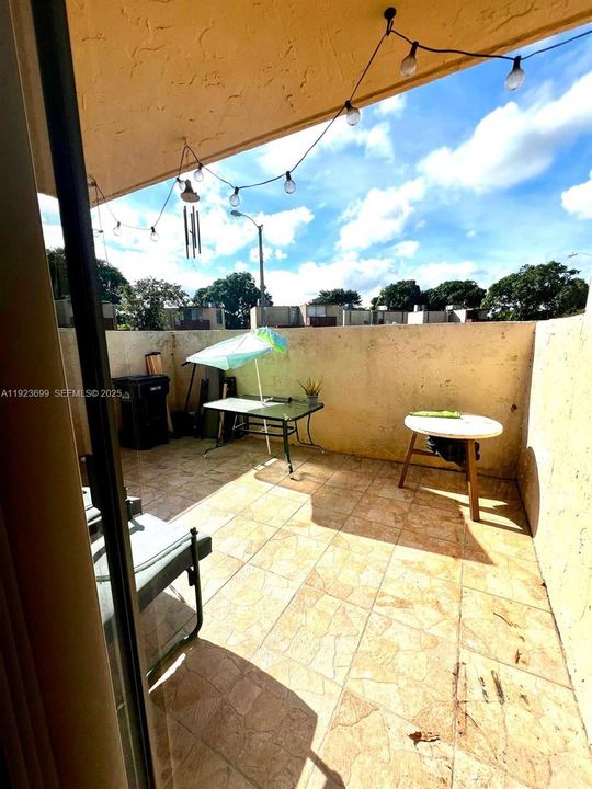 В аренду: $2,300 (3 спален, 2 ванн, 1202 Квадратных фут)